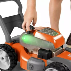 Husqvarna Kinder Tuingereedschap Set | Speelgoed voor Jonge Tuiniers -Husqvarnaa Winkel 546272601 2 HUSQVARNA20SPEELGOED20GRASMAAIER