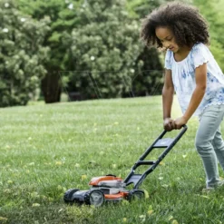 Husqvarna Kinder Tuingereedschap Set | Speelgoed voor Jonge Tuiniers -Husqvarnaa Winkel 546272601 4 HUSQVARNA20SPEELGOED20GRASMAAIER